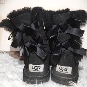 UGGS - Black Bows - Size 6 US